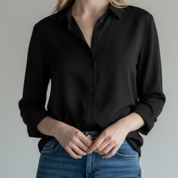 Vince Tops - Vince Silk Stretch Button-Up Blouse size Small P